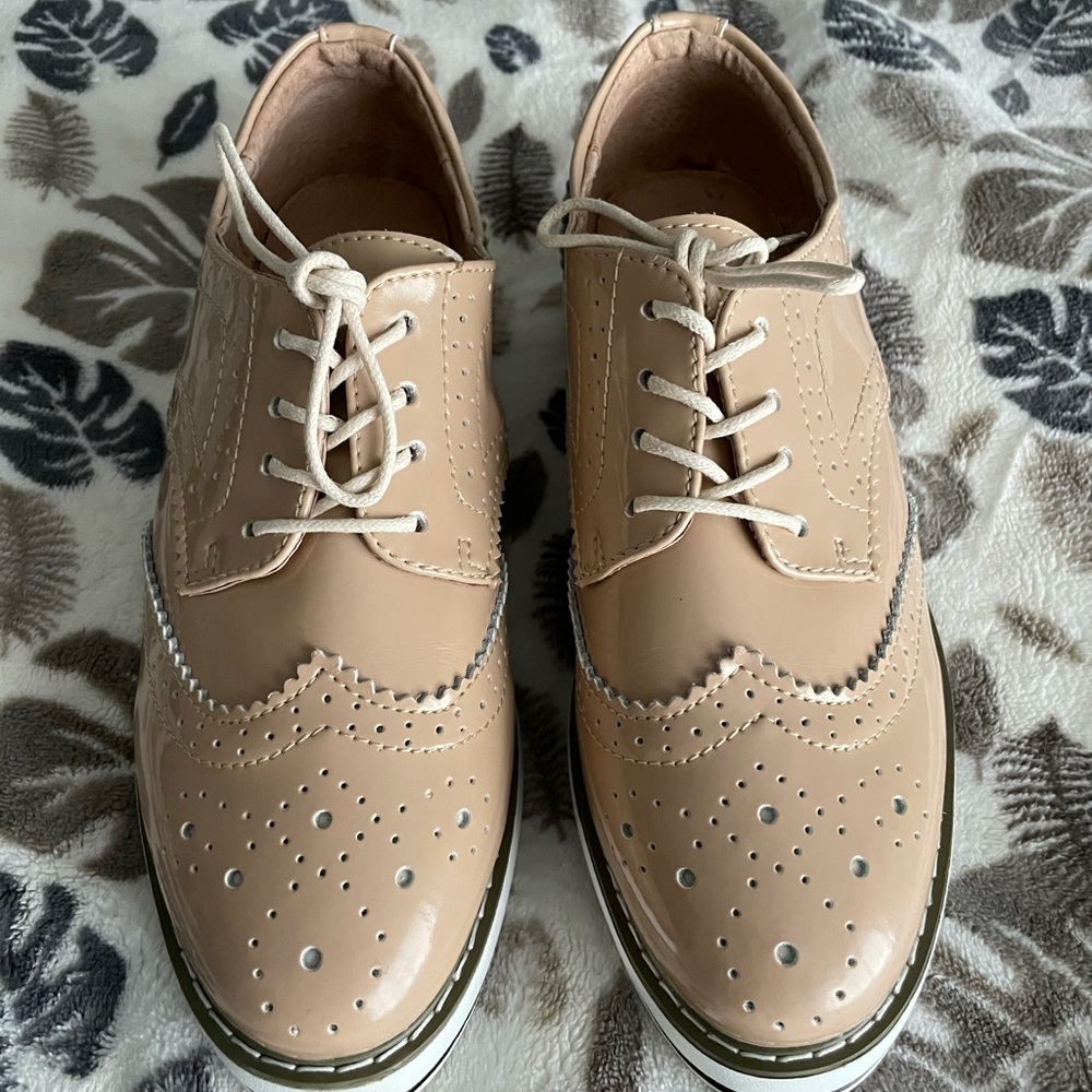 Dadawen Oxford classic beige shoes